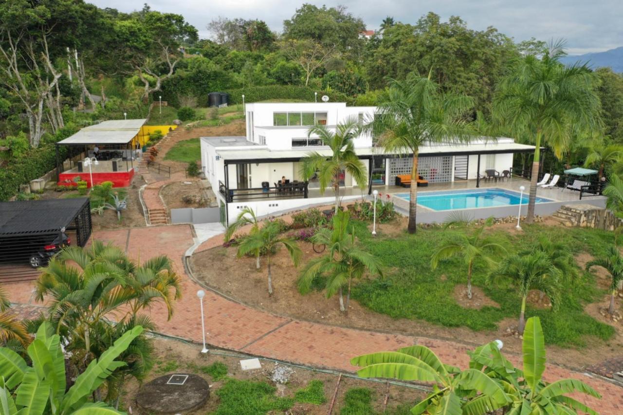 Carmen La Mesa Villa